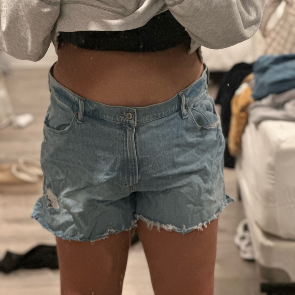 Abercrombie 4'' Mom Short High Rise. Curve love 35/20.